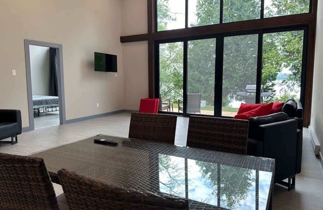 3-bedroom Lakefront Villa #7