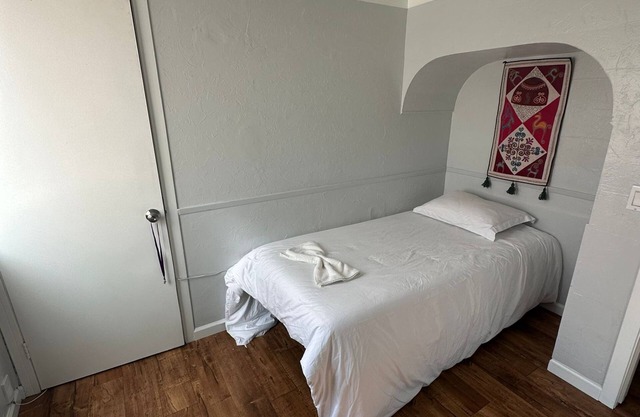 3-bedroom Live and Work Startup House near public transit and SFO in San Bruno