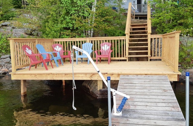 3 BEDROOM LOOKOUT WATERFRONT COTTAGE - SPRING & SUMMER AVAILABILITY!