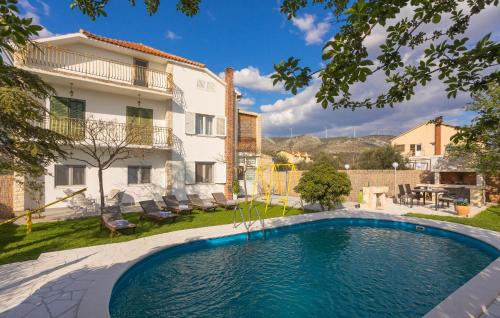 3 Bedroom Lovely Apartment In Sibenik