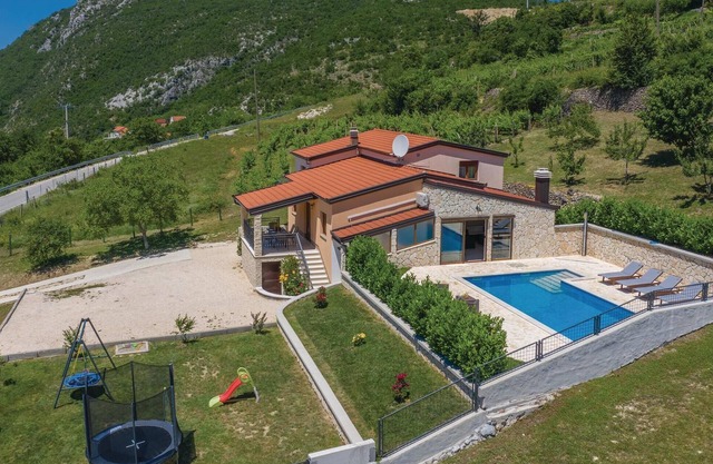 3 bedroom lovely home in Ricice