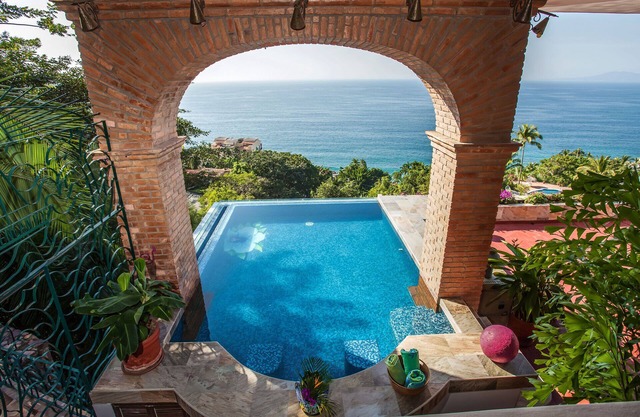 3 Bedroom Luxury Villa, 180 degree Ocean View, Private Heated Pool