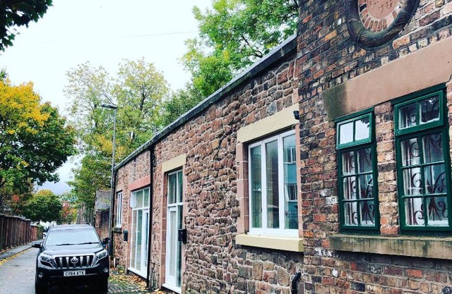 3 Bedroom Mews in the Georgian Quarter, sleeping 12