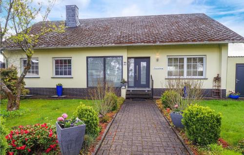 3 Bedroom Nice Apartment In Grenderich