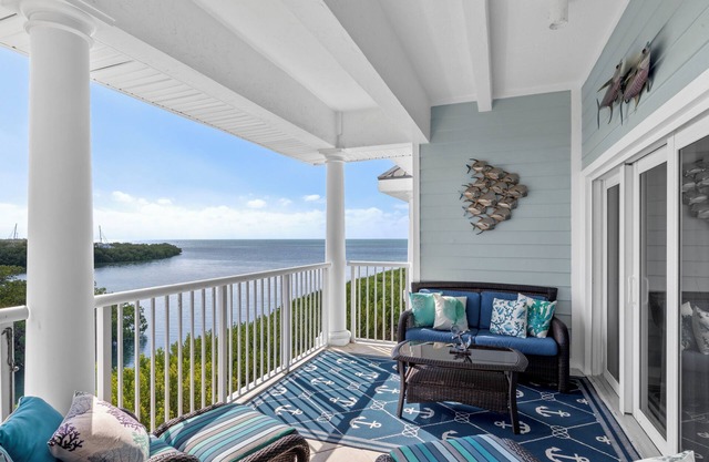 3-bedroom ocean view condo in delightful Key West with WiFi, AC