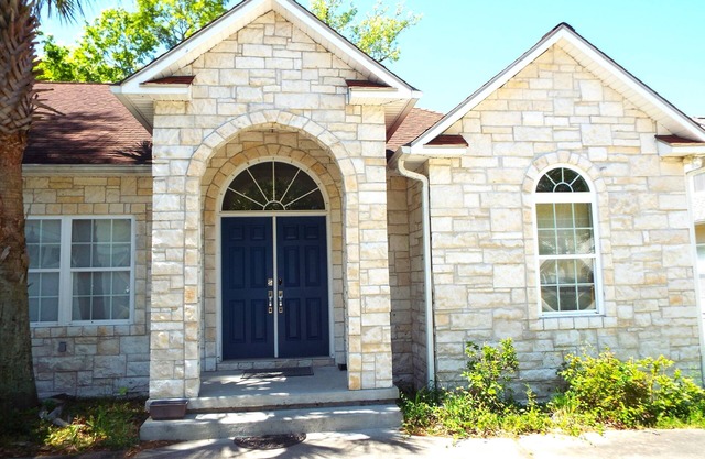 3-bedroom Pond View House in wonderful Little River 6miles to North Myrtle Beach