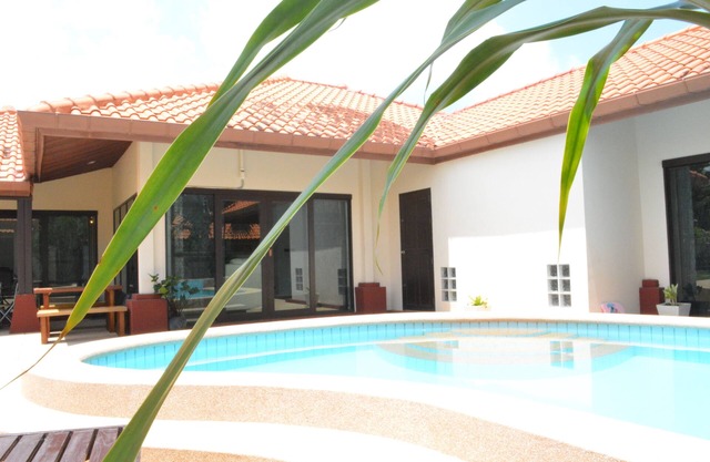 3 Bedroom pool Villa South Pattaya 300 m beachfront, 10 people accommodate.
