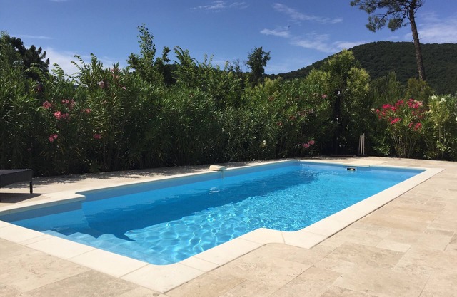 3 Bedroom Provençal House, 15 mins from St Tropez, Private pool, Sleeps 6
