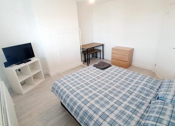 3 Bedroom Rayleigh Apartment