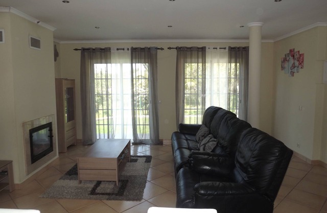 3 bedroom single storey house, close to all services
