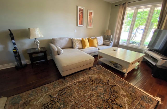 3-Bedroom Stylish and Spotless House.