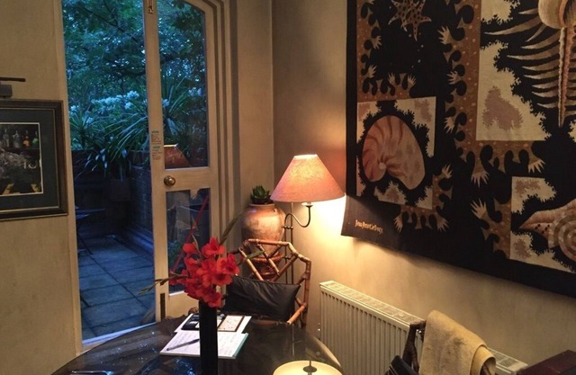 3 bedroom town house with garden and parking in Chelsea London - SW6