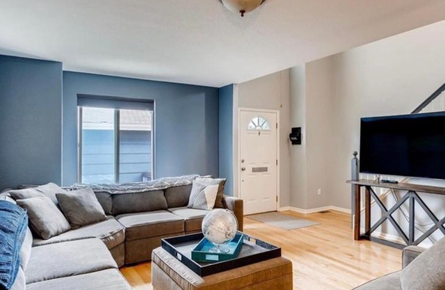 3 Bedroom Townhouse in Denver Conveniently Located