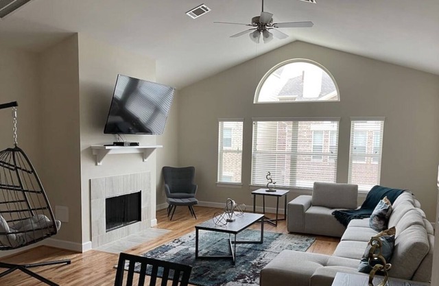 3 bedroom townhouse in Texas Medical Center