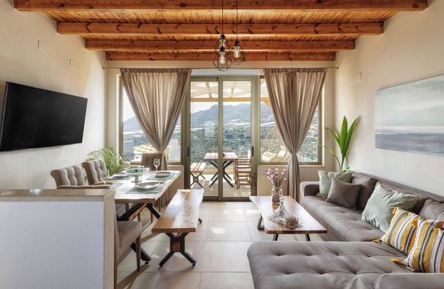 3-bedroom villa in gorgeous Makry Gialos with AC, WiFi
