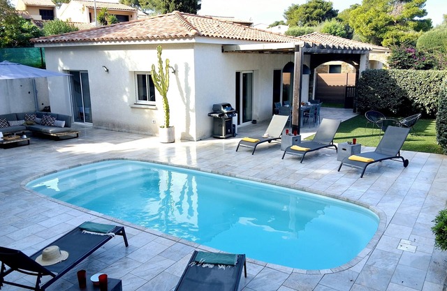 3 bedroom villa - modern - air-conditioned with swimming pool