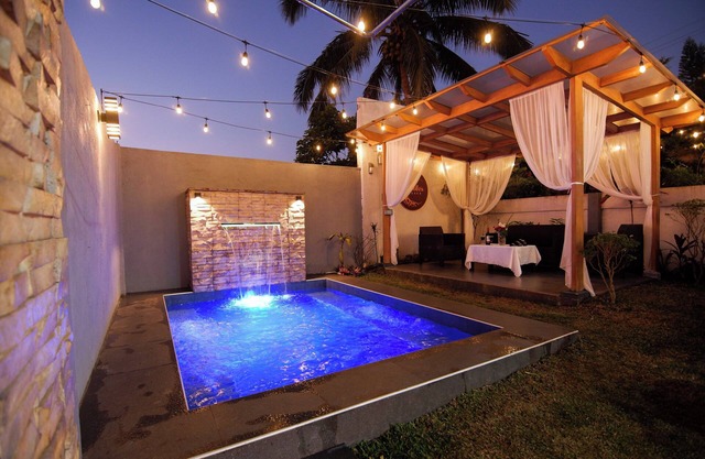 3-bedroom villa near Tagaytay with jacuzzi, nice garden & outdoor amenities