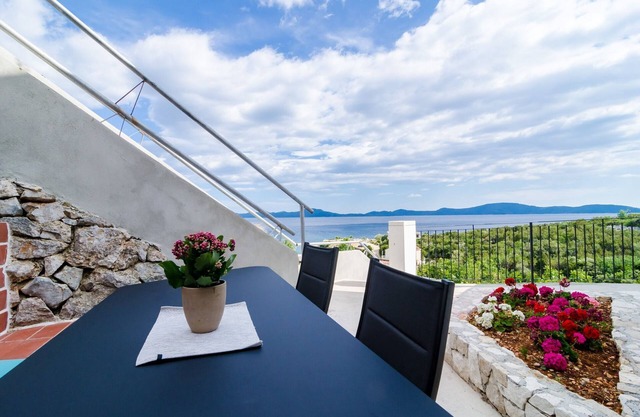 3 Bedroom villa with terrace and pool