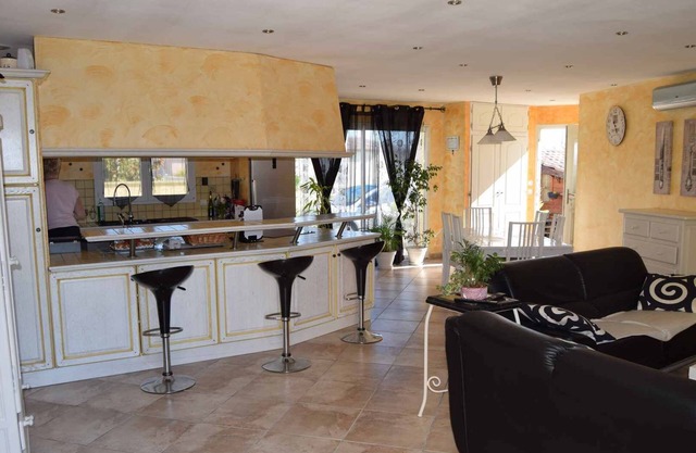 3 bedroom VILLA with pool