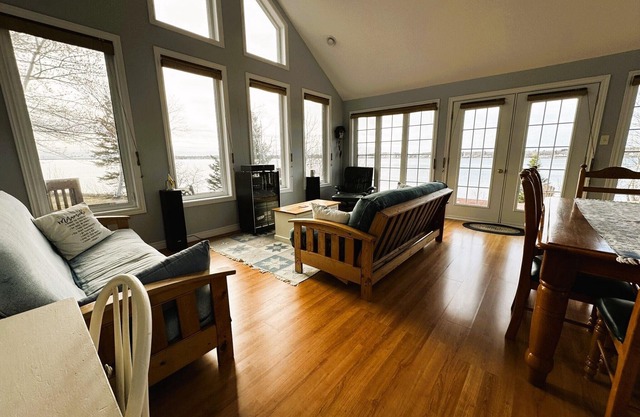 3 Bedroom Waterfront bungalow on the banks of the Miramichi River