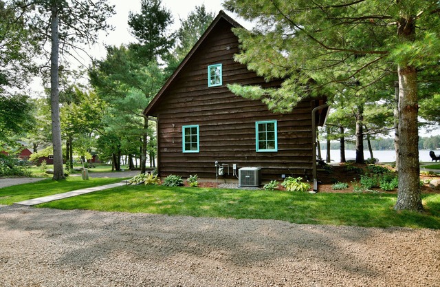 3 BEDROOMS 2 BATHROOM SLEEPS 8