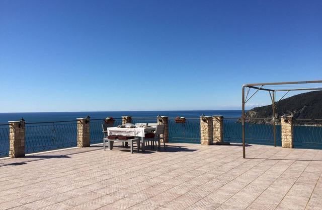 3 Bedrooms Apartment in Moneglia with Sea View (CIN IT010037C2RCDL9567)