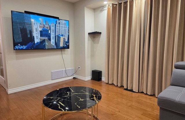 3-Bedrooms House in Mississauga with WiFi, AC, Parking. Main floor