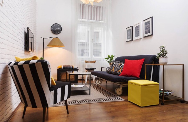 3 bedrooms + living room, city center apartment