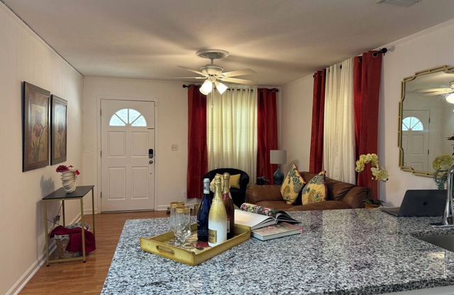 3 bedrooms near airport, beaches and cruise port in fantastic Jacksonville area.