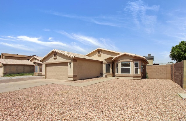 3 Bedrooms | Near State Farm Stadium | Pets
