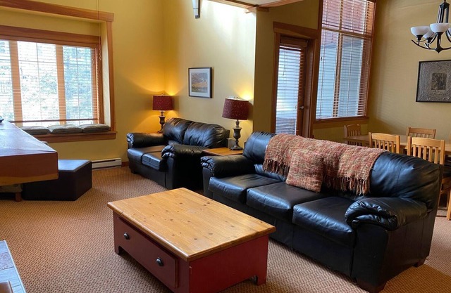 3 Bedrooms with Loft & Den | Private Hot Tub