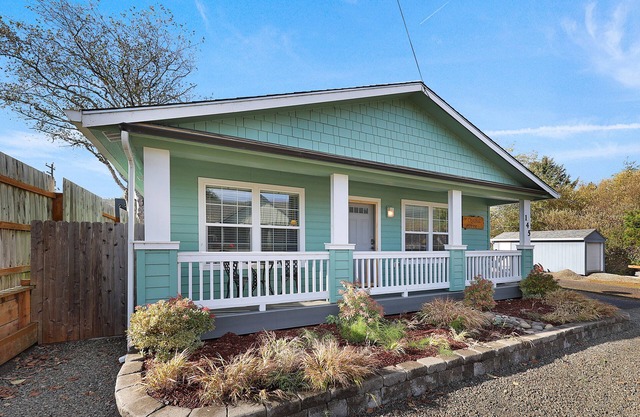 3 Blocks to Downtown Rockaway Beach