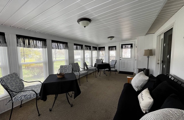 3 BR/2 BA Family-Friendly Country Home near The Caverns and Sewanee