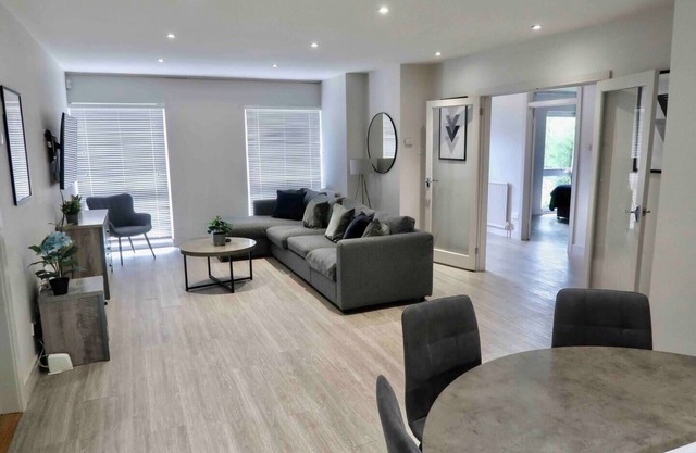 3 BR Bungalow close to Peak District with Garden