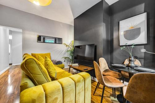 3 BR Home Close to MCR City Centre