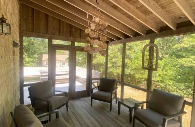 3-BR Oak Bluffs Escape - Quick Trip to Towns & Beaches!