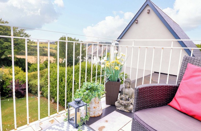 3 CHANTRY HILL, pet friendly, country holiday cottage in Slapton