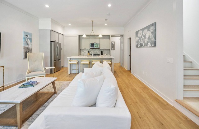 3 Charming Townhomes for Big Groups-Pool,Walk to Beach, WIFI