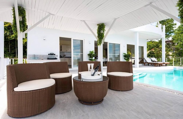 3 Coconuts - Seaview Private Villa