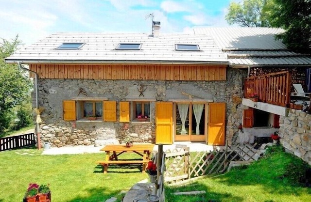 3 epis lodging in Theus. Renovated farmhouse, heart of Serre-Ponçon Country