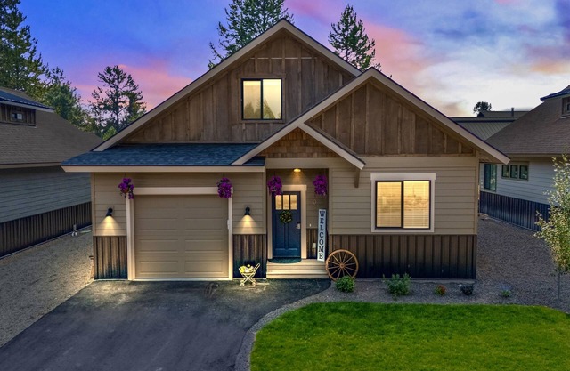 3 King Bedrooms, Hot tub, Arcades, Firepit