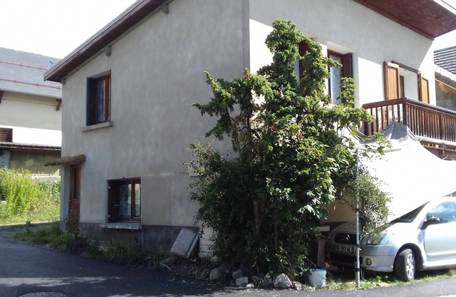 3 km from the Chaillol ski resort. Appart 1st floor full sun.