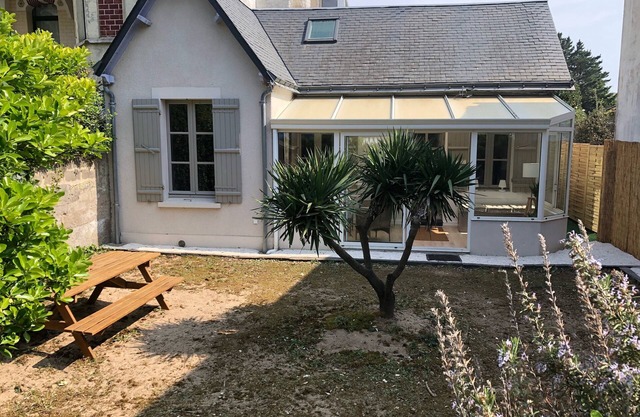 3 MA house/garden/forest/sea front at 450 M
