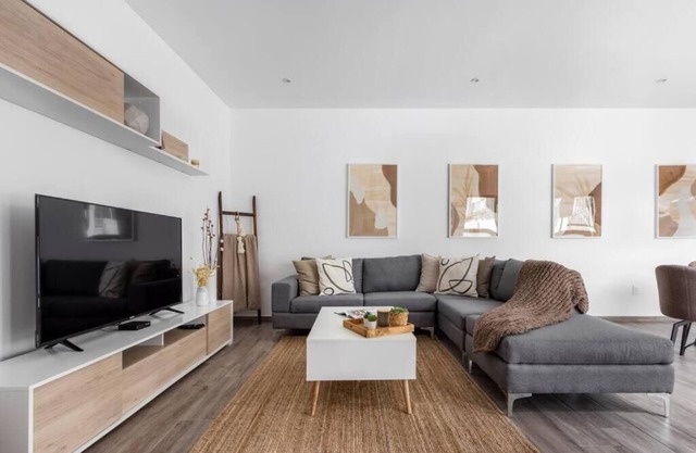 3) Manuela: Private Apartment King Size Bed Roma South