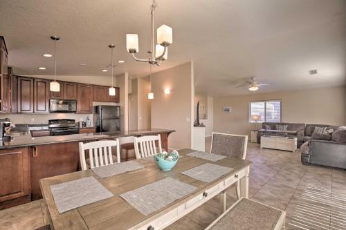 3 Mi to Beach and Boat Launch Lake Havasu Home!