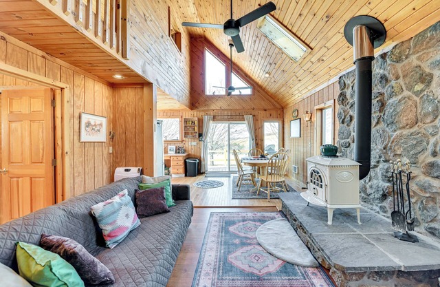 3 Mi to Catskill Trail: Stamford Cottage w/Views