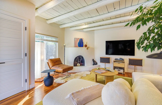 3 Mi to Downtown - Condo w/Hot Tub in Santa Fe!