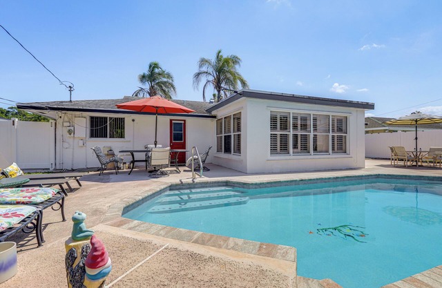3 Mi to Dtwn: Pet-Friendly Palm Beach Gardens Home