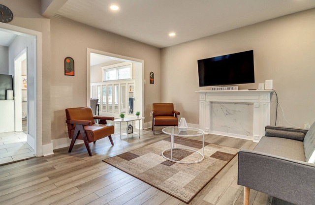 3 Mi to Dtwn Detroit: Spacious Home w/Yard!