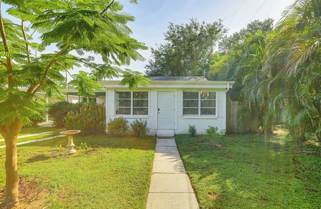 3 Mi to Dtwn Fort Myers: Apt w/Outdoor Space